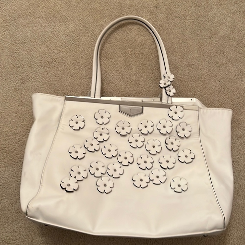 Simply Vera White Leather Handbag with flower detail